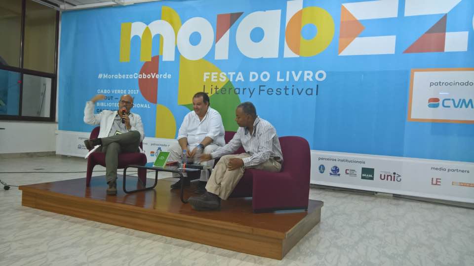Debaixo da Nossa Pele – Uma Viagem, de Joaquim Arena, apresentado na 1.ª Morabeza – Festa do Livro na cidade da Praia