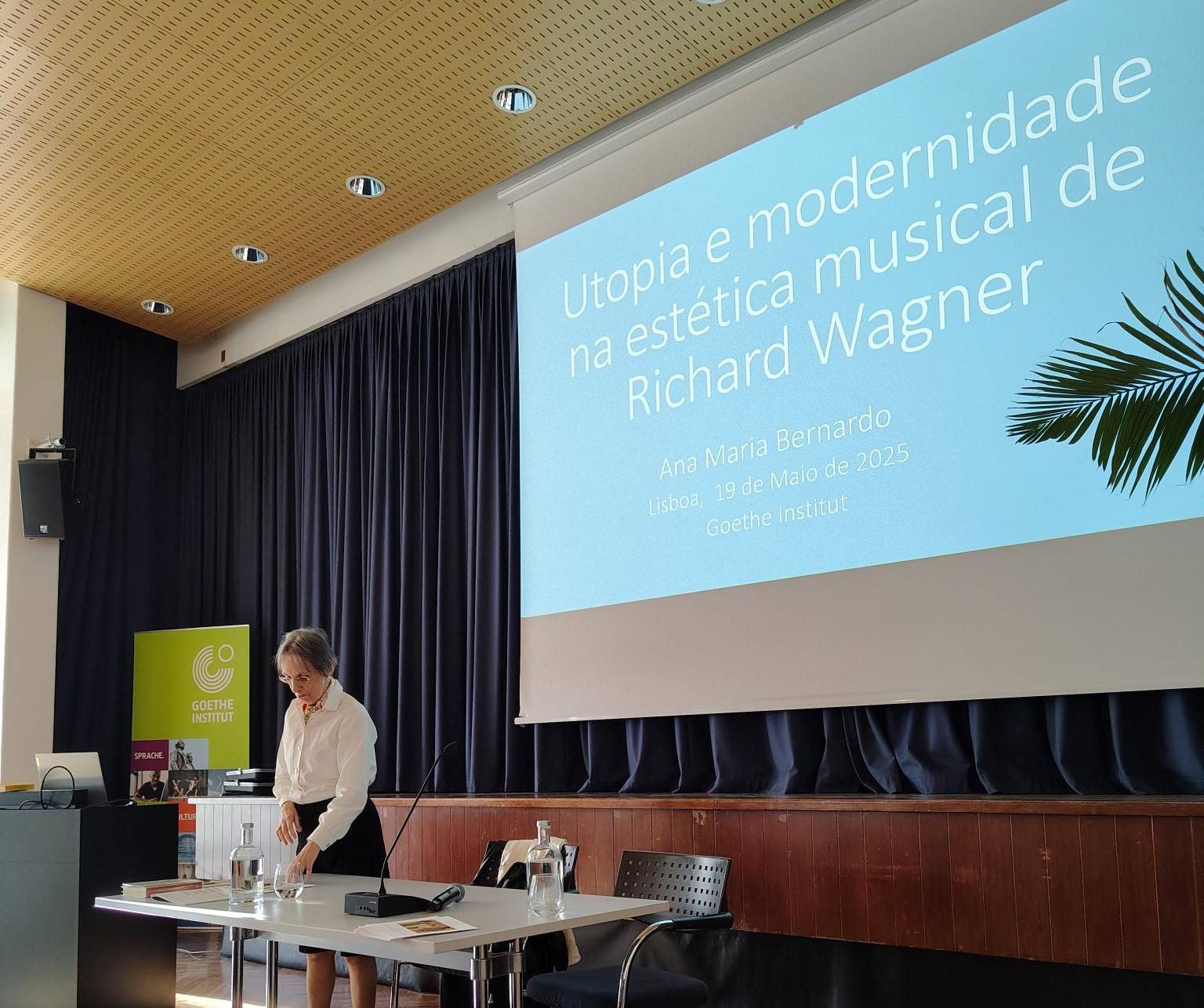 Ana Maria Bernardo em conferência sobre estética musical de Richard Wagner